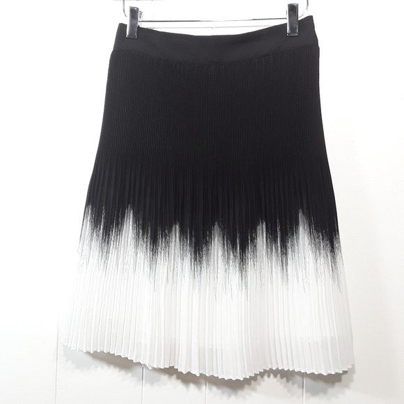 pleated white to black ombre skirt size 0 by White House Black Market - Picture 2 of 6